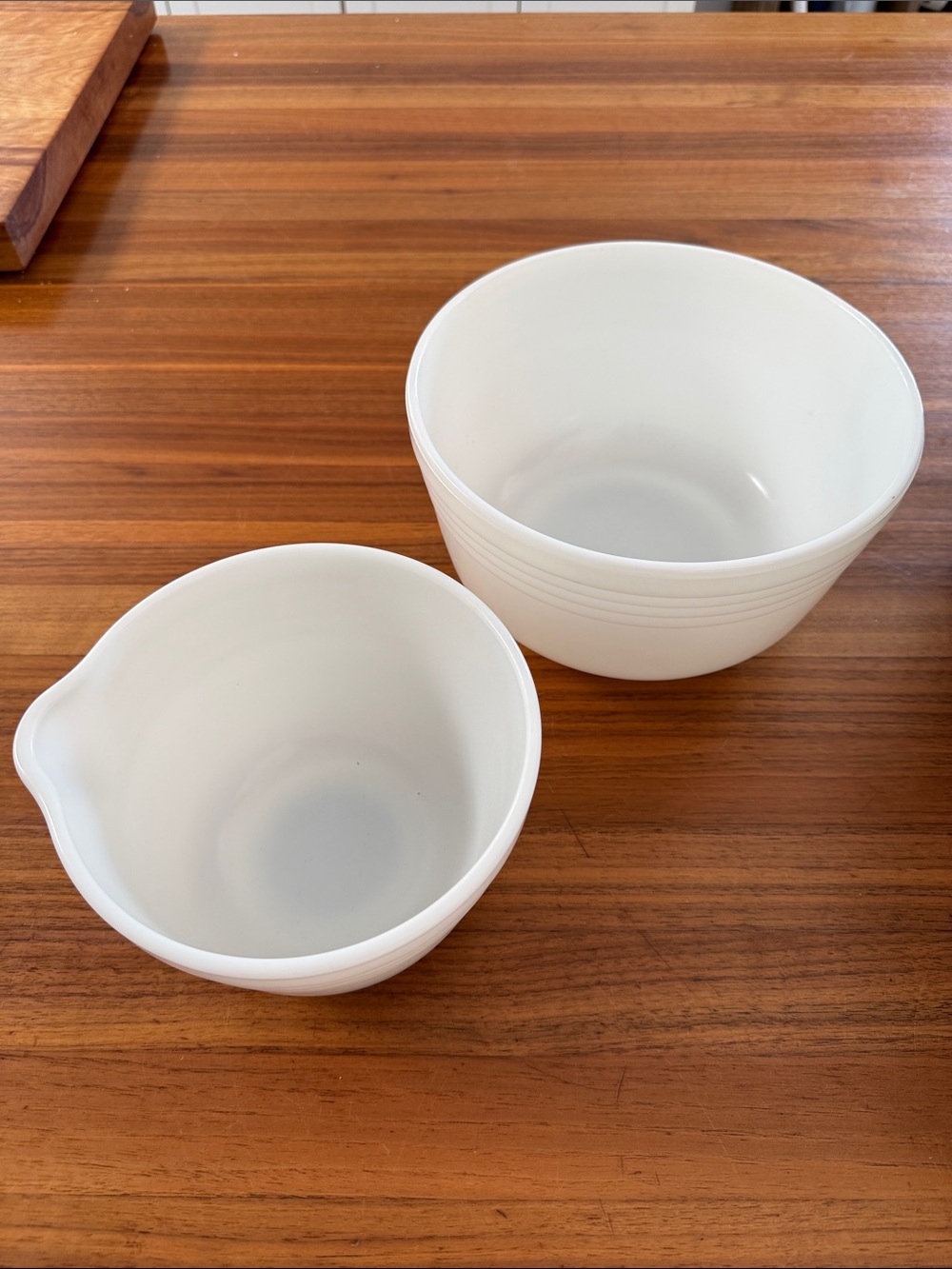 2 PC Vintage Pyrex Hamilton Beach Racine Wisconsin White Mixing Bowls #11 and #2